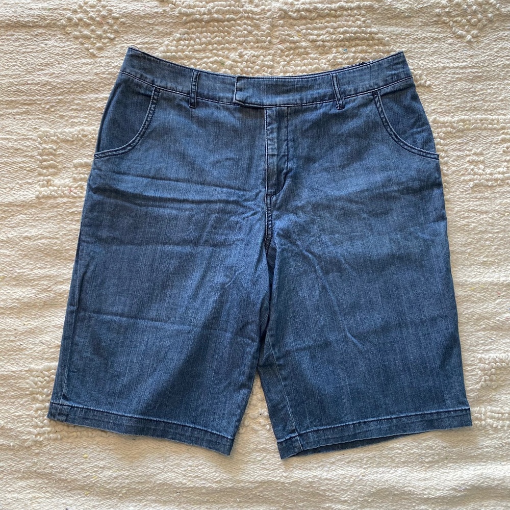 BUY 2 ITEMS & GET 1 FREE - Chico’s Platinum Denim Shorts Sz 12/L